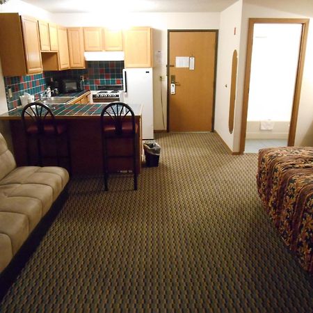 Howard Johnson By Wyndham Wichita Airport Bagian luar foto