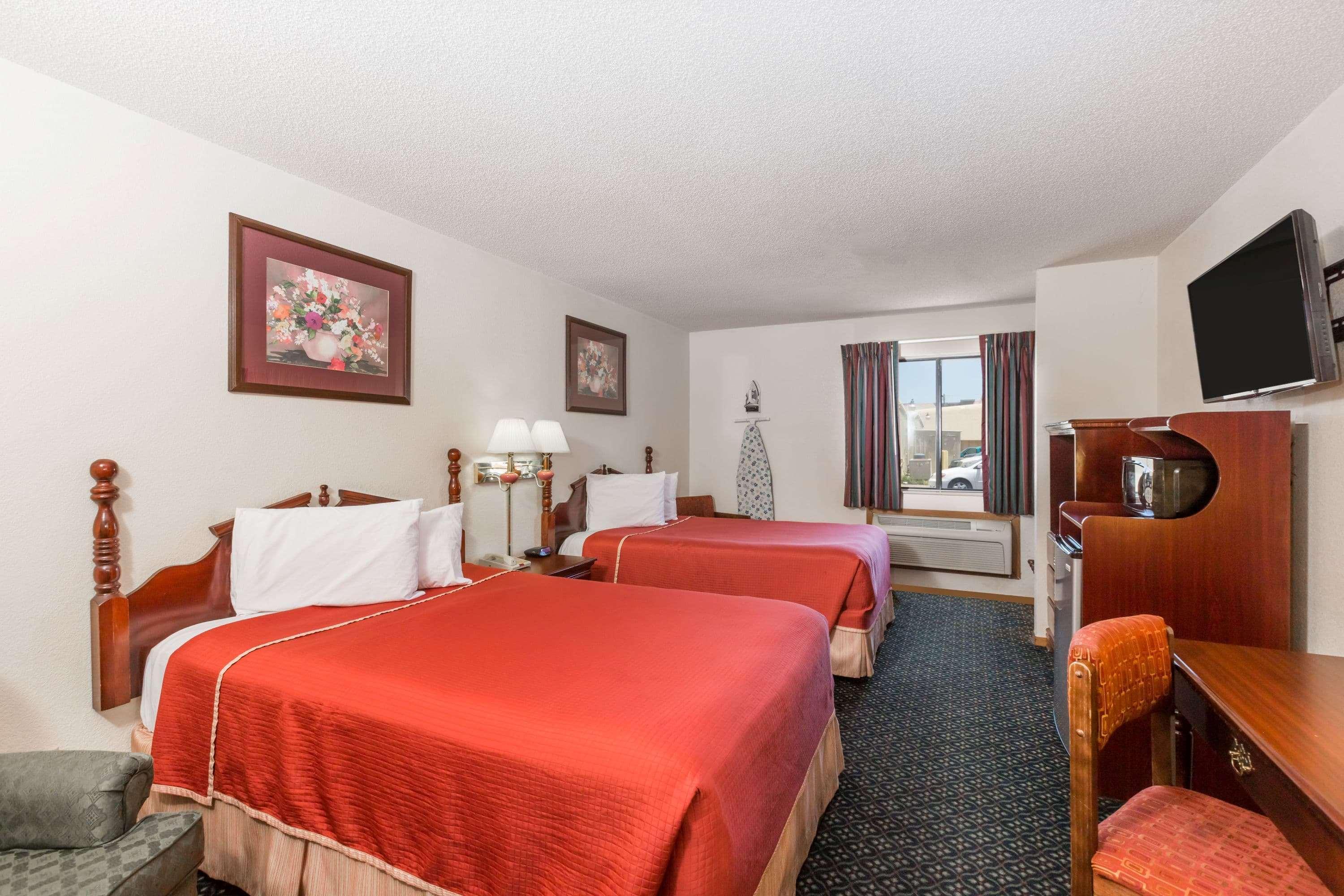 Howard Johnson By Wyndham Wichita Airport Bagian luar foto
