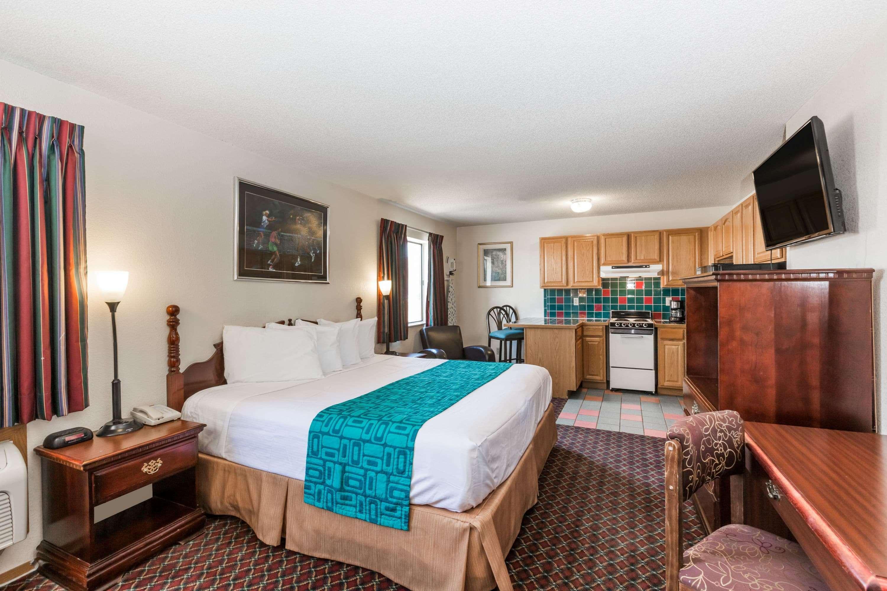 Howard Johnson By Wyndham Wichita Airport Bagian luar foto