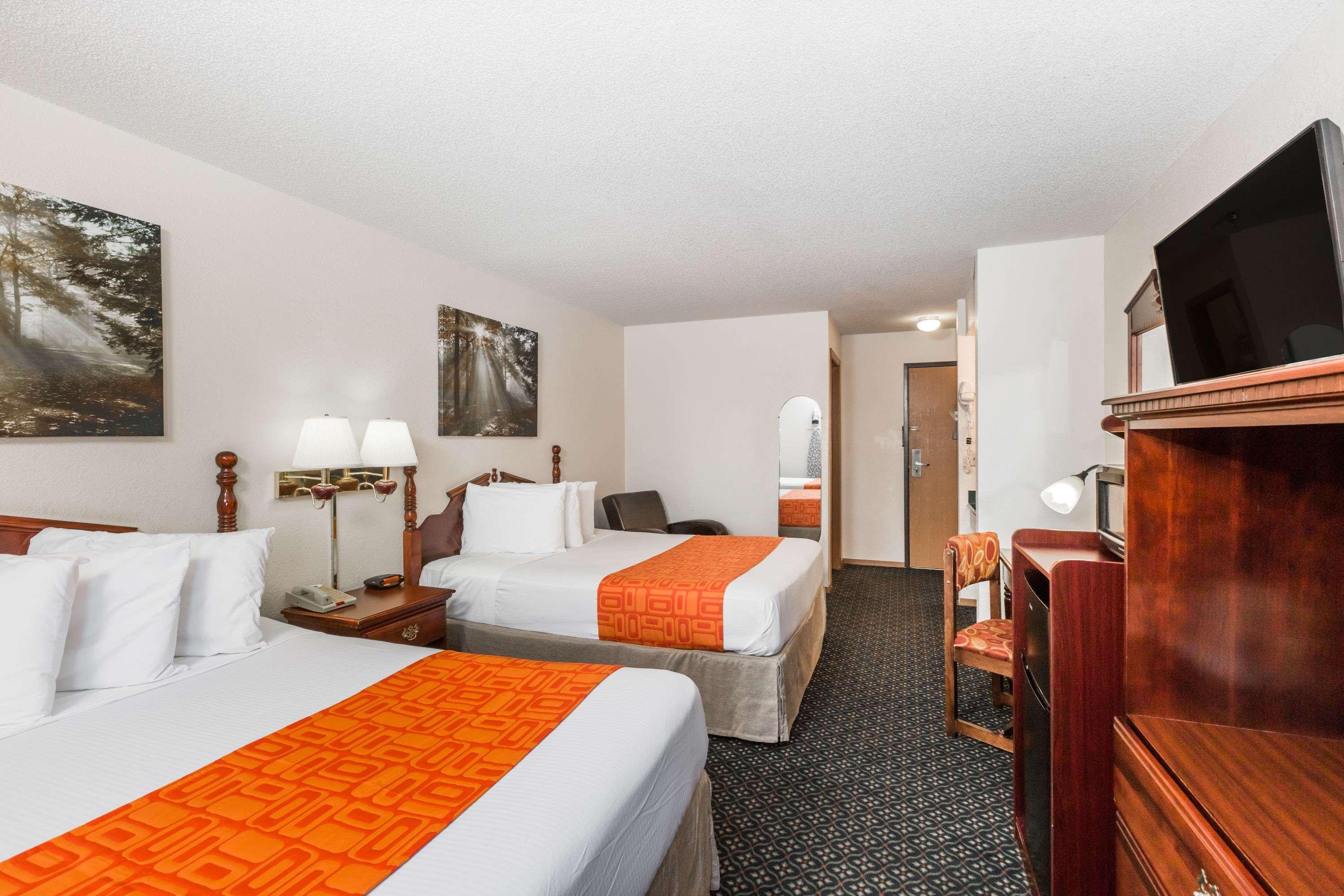 Howard Johnson By Wyndham Wichita Airport Bagian luar foto