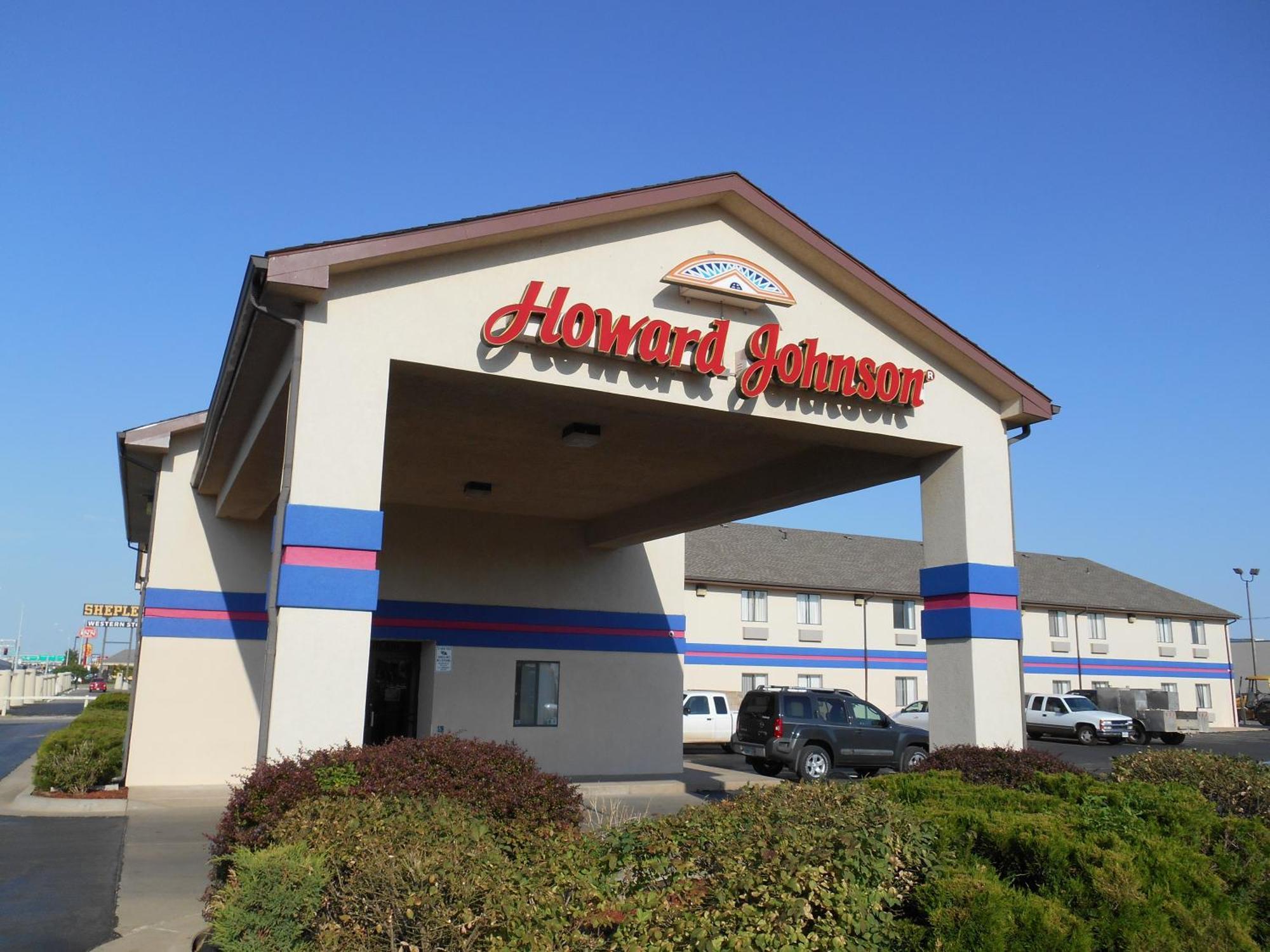 Howard Johnson By Wyndham Wichita Airport Bagian luar foto