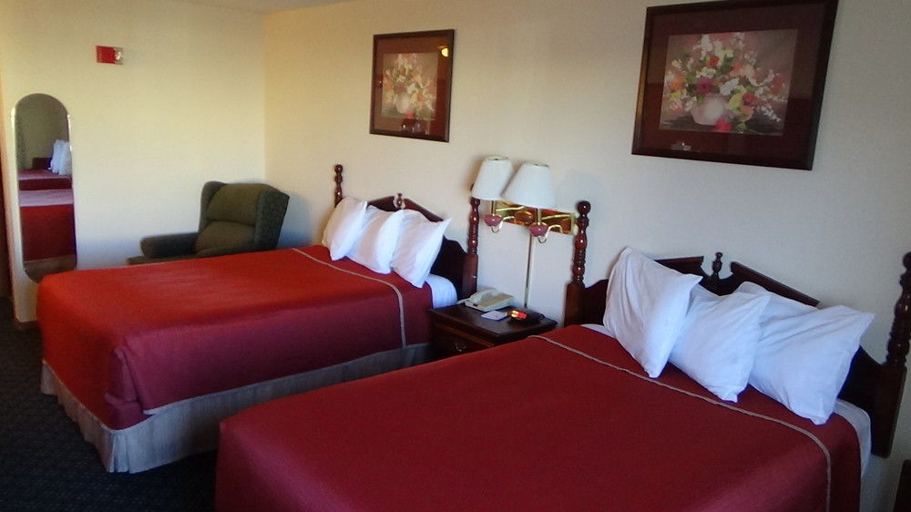 Howard Johnson By Wyndham Wichita Airport Bagian luar foto