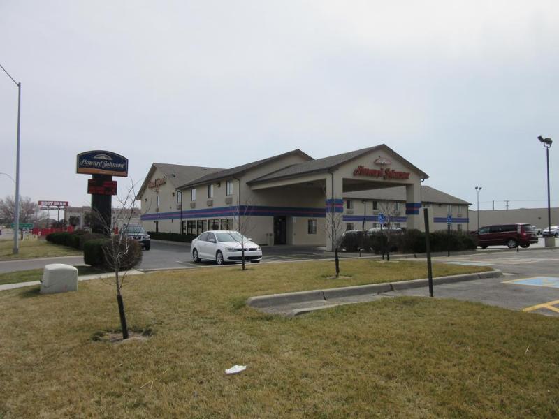 Howard Johnson By Wyndham Wichita Airport Bagian luar foto