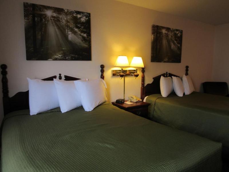 Howard Johnson By Wyndham Wichita Airport Bagian luar foto