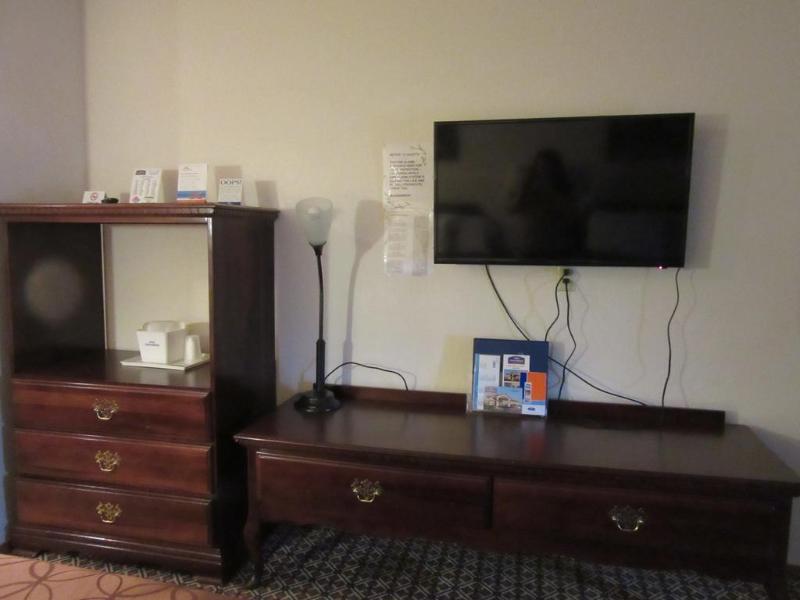 Howard Johnson By Wyndham Wichita Airport Bagian luar foto