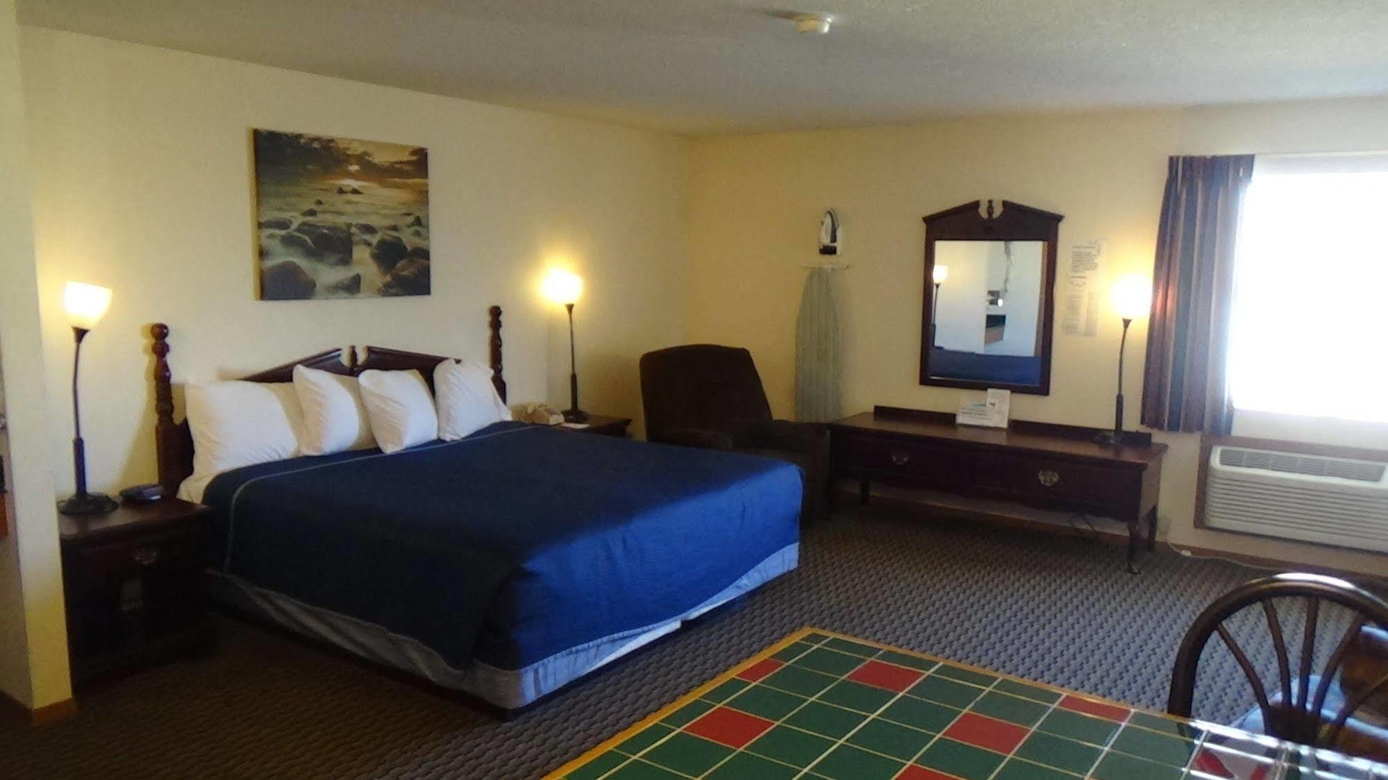 Howard Johnson By Wyndham Wichita Airport Bagian luar foto
