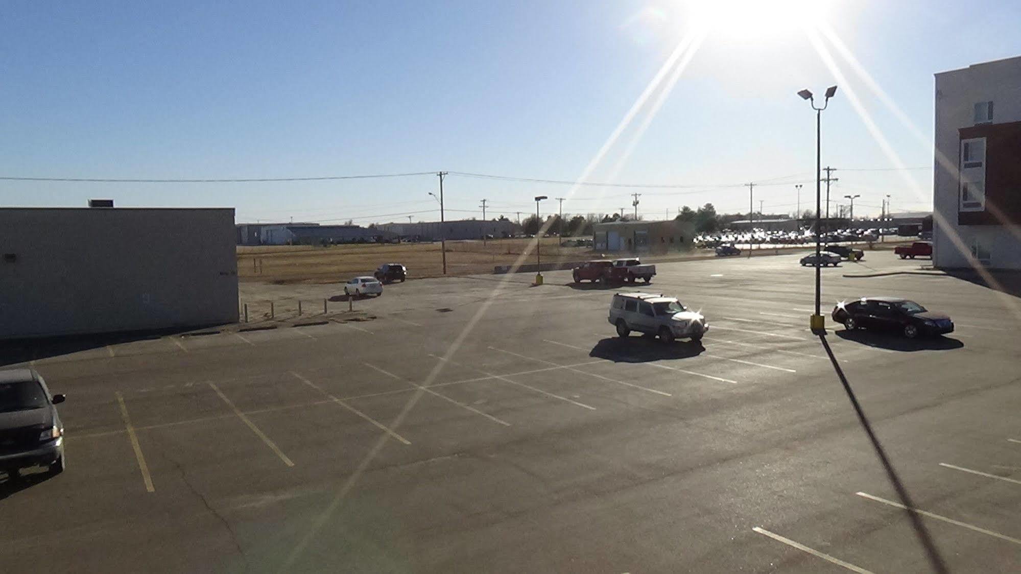 Howard Johnson By Wyndham Wichita Airport Bagian luar foto